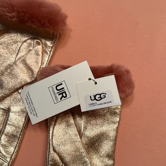 NWT UGG gloves Size large but fit more like Medium - Picture 4 of 8